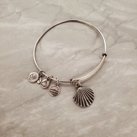 🐚 Alex and Ani Beach Nautical Shell Silver Expasndable Charm Bracelet 🐚 - Picture 1 of 4